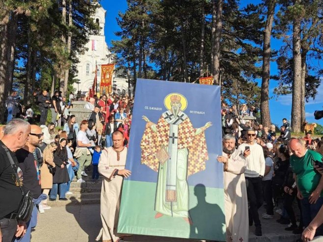 Никшић: Литија у част Светог Василија Острошког окупила хиљаде вјерника