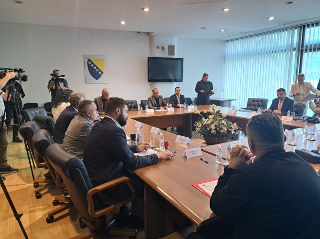 Улагања у повратничка насеља: Потписан споразум за инфраструктурне пројекте у 14 локалних заједница