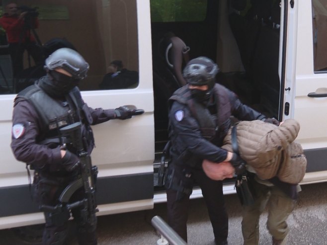 Полицијски службеници из Приједора спроведени у Републичко јавно тужилаштво (ВИДЕО)