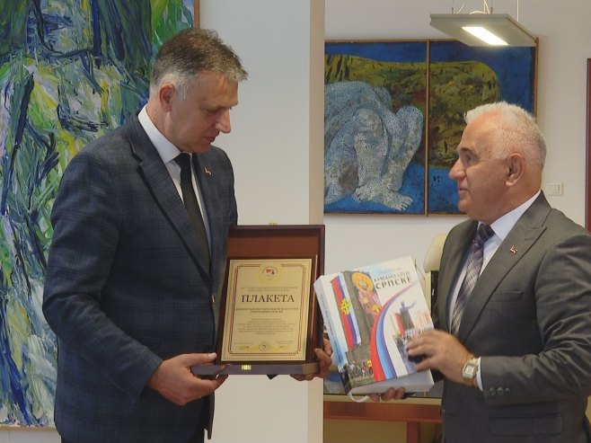 Голубовић-Арлов: Сензибилитет и оснаживање додатне сарадње дјеце са КиМ и из Српске (ФОТО)