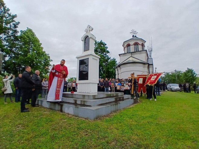 Обиљежене 34 године од страдања и прогона Срба у Броду (ФОТО)