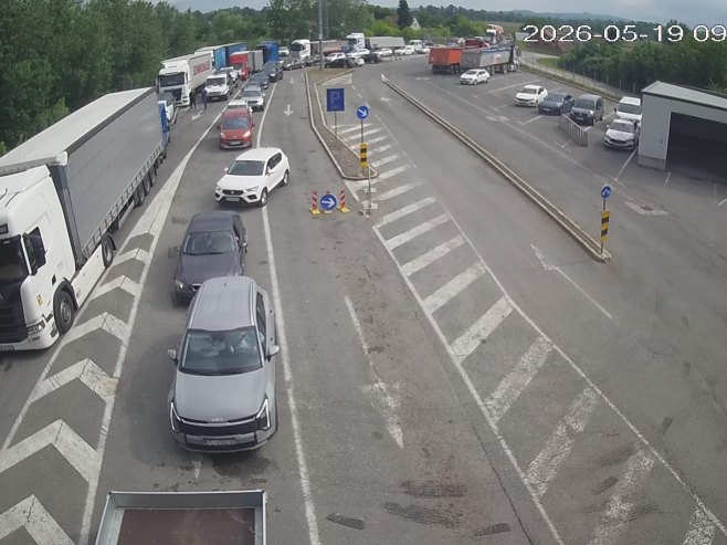 Након урушавања дијела моста у Градишци: Велике гужве на граничним прелазима Доња Градина, Козарска Дубица и Костајница (ФОТО)