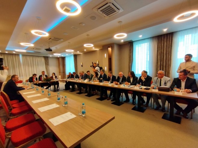 Sastanak predstavnika opozicije (Foto: RTRS)