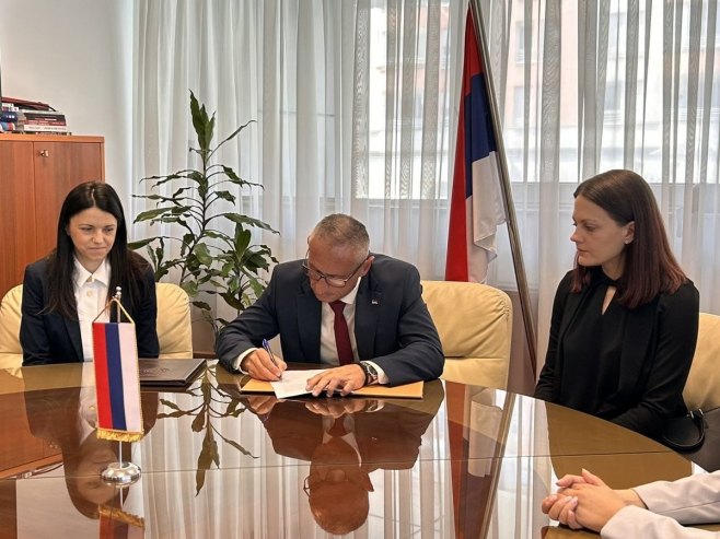 За двоје дјеце погинулих бораца уговор у Министарству рада