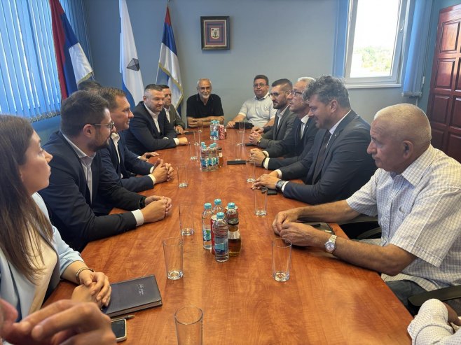 Остојић у Угљевику са начелником општине
