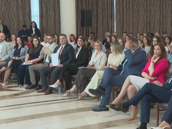 Одржана конференција за младе у Бањалуци; Минић: Влада жели да чује шта занима младе