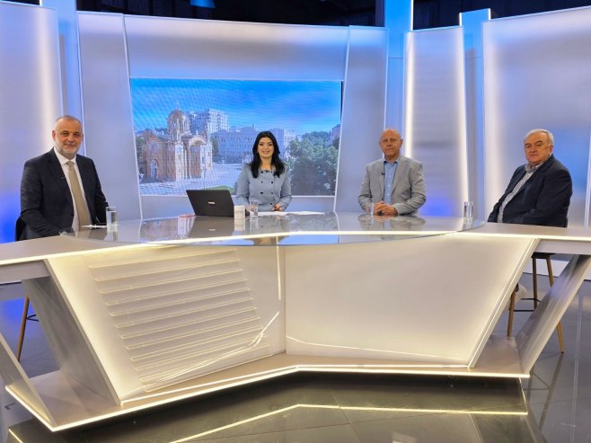 Милановић тврди да је уз Врбас посјечена само једна врба, Умичевић и Мандић траже одговорност