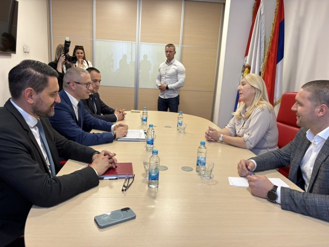 Цвијановић у Прњавору, састанак са руководством града (ФОТО)