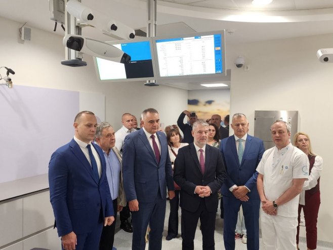 УКЦ Српске- пуштен у рад линеарни акцелератор УКЦ Српске- пуштен у рад линеарни акцелератор - Фото: РТРС