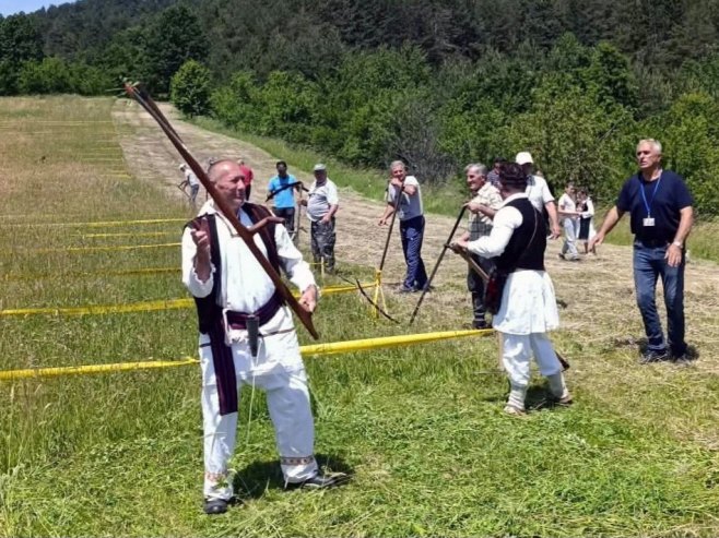 Милан Лазаревић најбољи косац на "Озренској косидби"