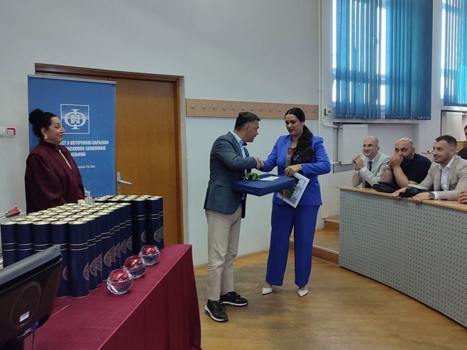 SWOT - награда најбољем студенту SWOT - награда најбољем студенту - Фото: Уступљена фотографија