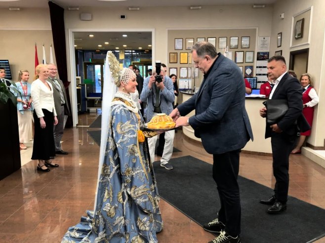 Делегација Српске допутовала у Санкт Петербург, дочекао их Григоријев