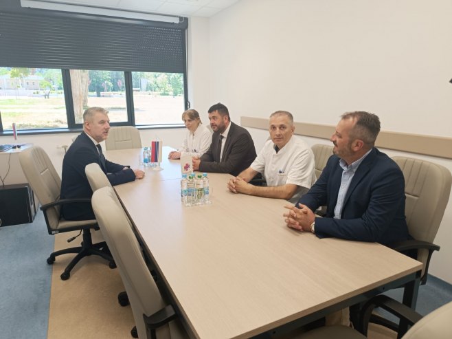 Шеранић посјетио болницу "Србија" и разговарао са руководством установе