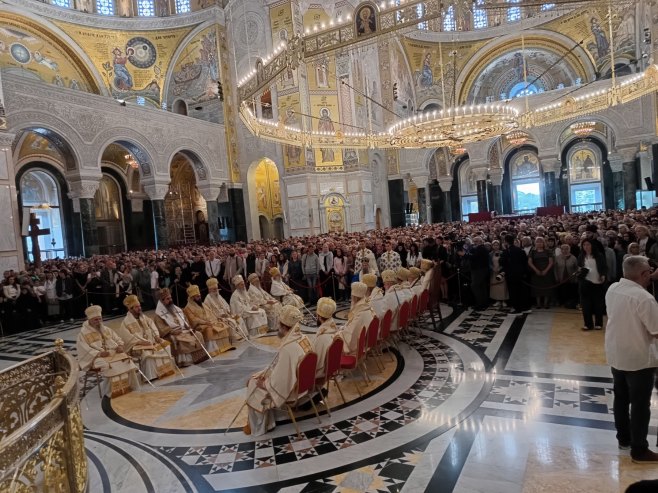 Велики број вјерника на литургији поводом испраћаја Часног појаса Пресвете Богородице (ВИДЕО)