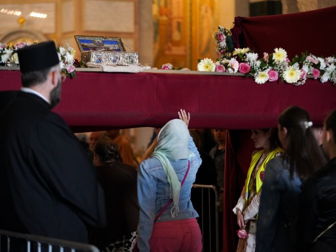 Патријарх Порфирије: Часни појас данас напушта Београд, али не и благослов који нам је донио