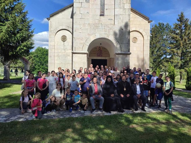 Прва организована школска посјета манастиру Веселиње (ФОТО)