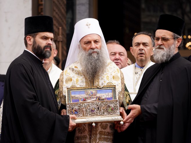 Часни појас испред Храма свечано испраћен ка аеродрому "Никола Тесла" (ВИДЕО)