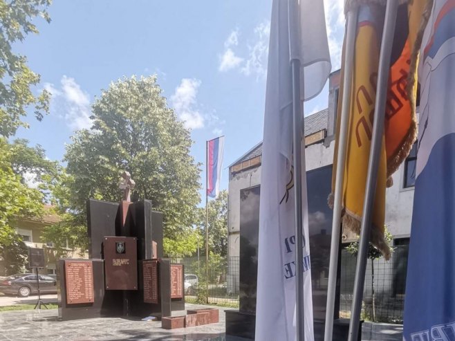 Обиљежавање годишњице Лаке пјешадијске бригаде Војске Српске у Српцу, присуствују Видовић и Остојић
