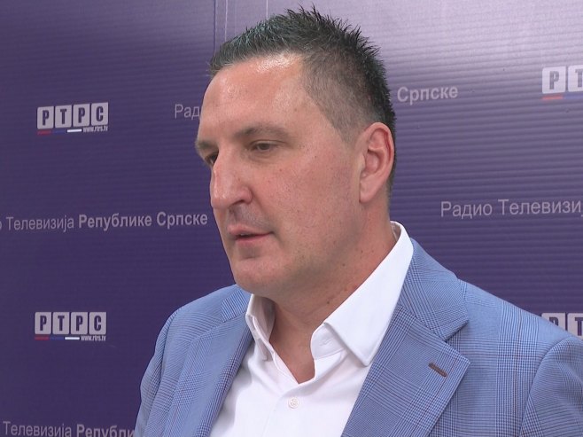 Елек: Подршка новинару РТРС-а, поручујем Тужилаштву и СИПА да он није ништа крив