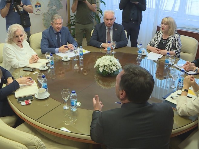 Пуховац-Хасичевић: Јачати сарадњу у области трговине и туризма