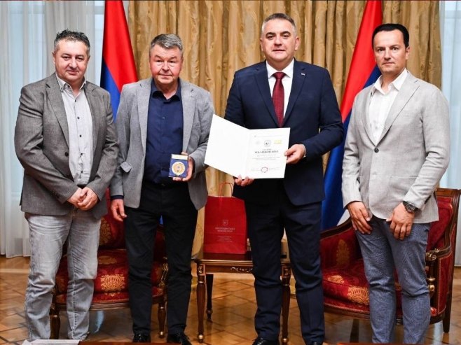 Минић са члановима Кинолошког савеза