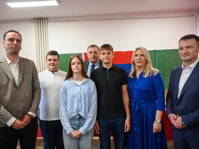 Препознати знање, труд и рад ученика ОШ "Десанка Максимовић" у Драгочају; Пред њима је свијетла будућност