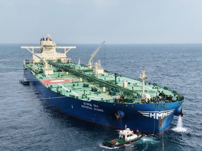 Америчка војска прати бродове који превозе нафту кроз Ормуз