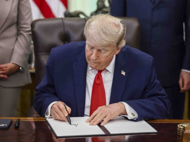 Трамп: Споразум с Ираном омогућиће да пролаз кроз Ормуз буде трајно бесплатан