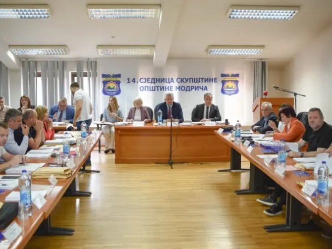 Прекинута сједница СО Модрича: Радуловић остао без већине, нема подршку ПДП и ПСС