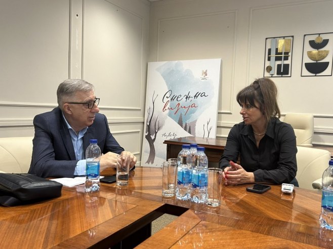 Представништво Српске у Србији поклонило вриједна издања НУБ Српске