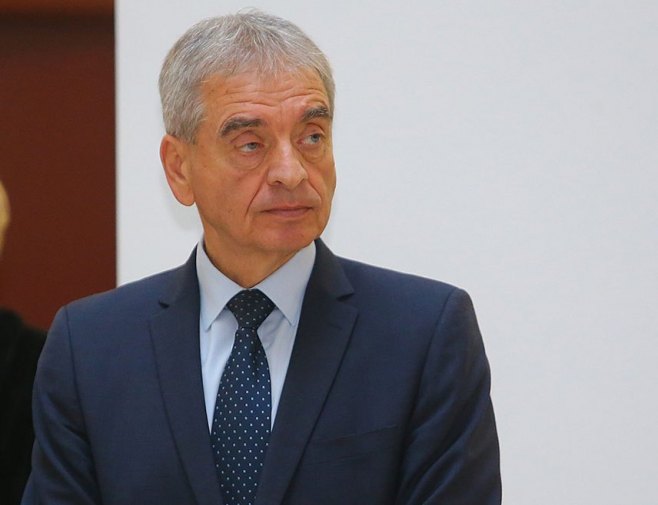 Селман: Прекинути праксу високог представника