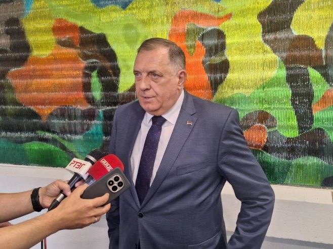 Додик: Решублика Српска функционише без проблема, све друго у БиХ у политичком хаосу