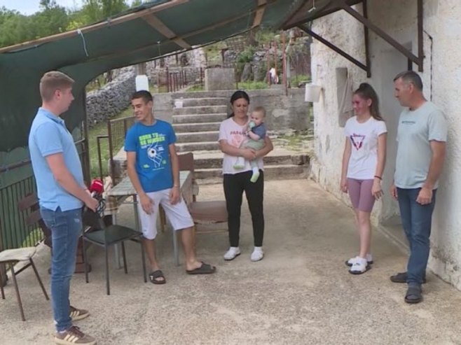 Брчићима из Билеће за обнову сточног фонда финасијска помоћ Владе и Кабинета предсједника Српске
