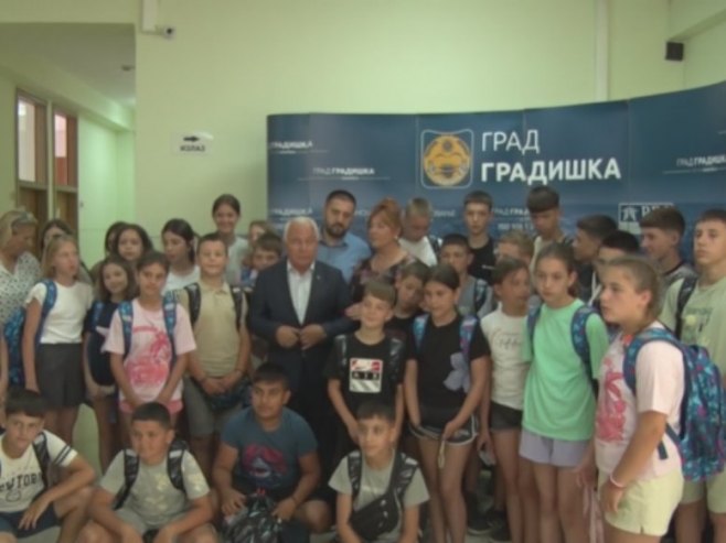 У Градишци пријем за ученике и њихове наставнике из Прилужја код Вучитрна