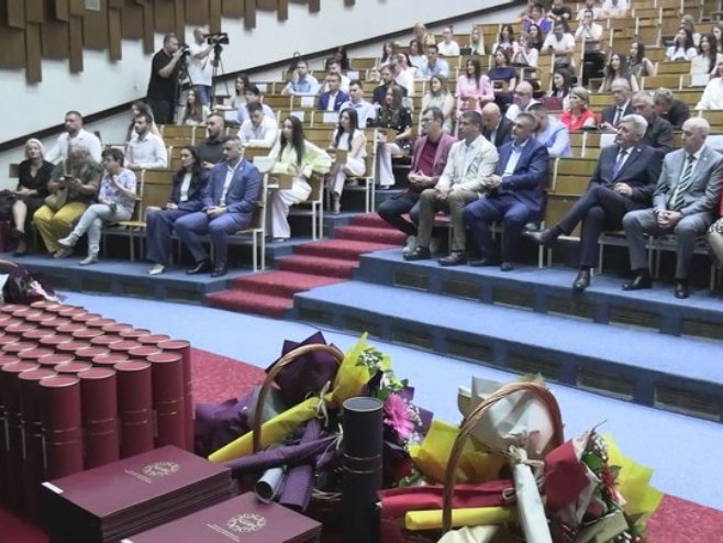 На Електротехничком факултету у Источном Сарајеву промовисано 49 инжењера