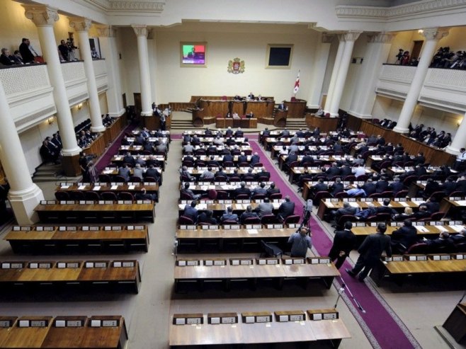 Туча у парламенту Грузије током сједнице на којој је говорио премијер  (ВИДЕО)