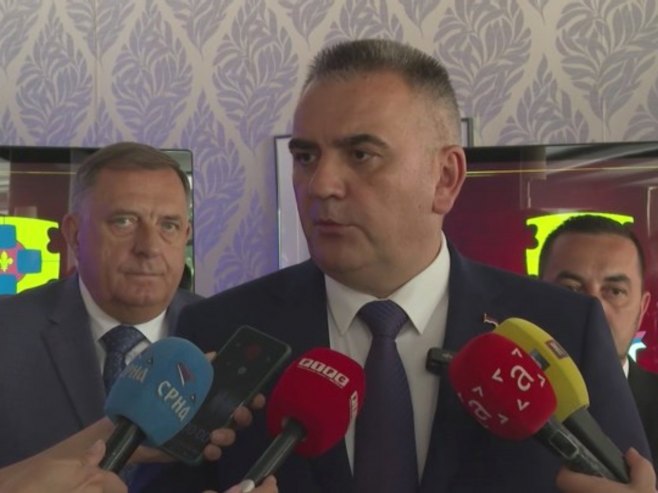 Минић: Српску у овом моменту нико не може да угрози (ВИДЕО)