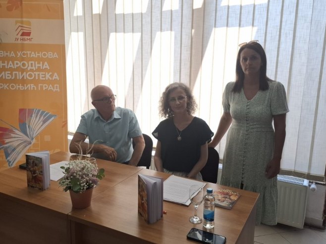 Мркоњић Град: Представљена књига "Амајлија" Марије Рожић