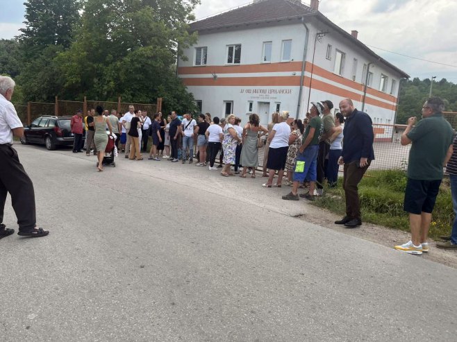Мјештани Мотика огорчени - на путу рупа до рупе, висинске зоне без воде