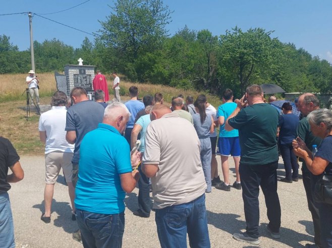 У сребреничком селу Брежани служен парастос за 32 убијених Срба