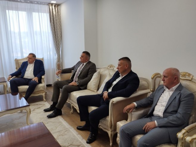 УЖИВО - Конференција за новинаре након састанка предсједника владајуће коалиције у Српској
