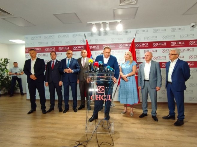 УЖИВО - Конференција за новинаре након састанка предсједника владајуће коалиције у Српској