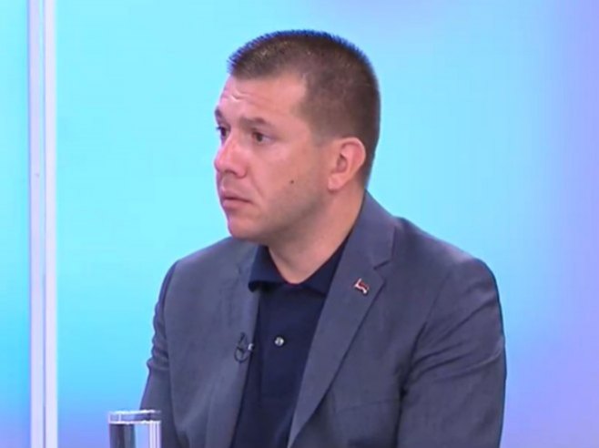 Шолаја: Стављена тачка на непостојећи легитимитет и легалитет Шмита; ЕУ контрадикторна