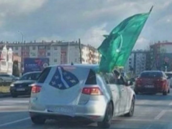 Провокације из ФБиХ у Добоју: Ратну заставу поставили на ауто, телефоном снимали полицију, игнорисали њихове наредбе