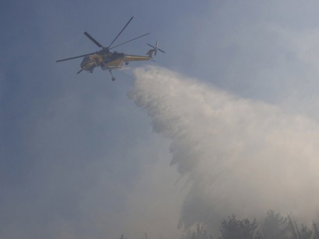 Ватрогасци се боре са ватреном стихијом на Пелопонезу