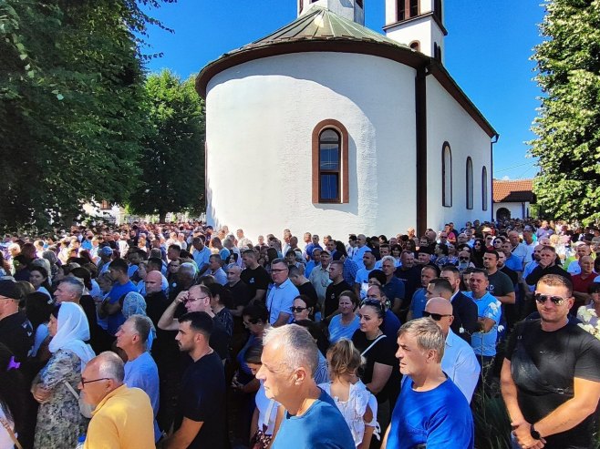 Комеморативни скуп у Братунцу протекао мирно и достојанствено