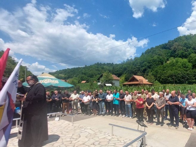 Служен парастос и положени вијенци за 24 српска цивила убијена у селу Крњићи