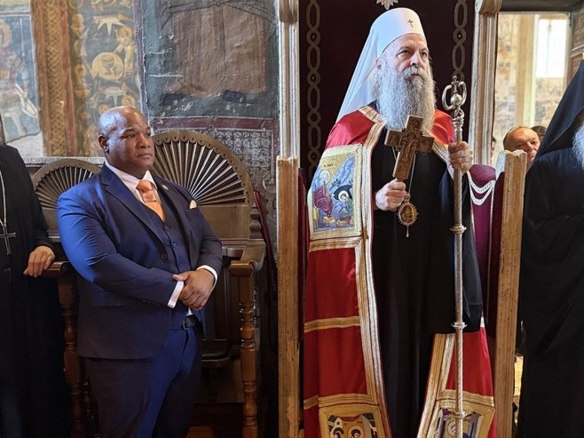 Патријарх Порфирије и пастор Бернс стигли у Високе Дечане Патријарх Порфирије и пастор Бернс стигли у Високе Дечане
