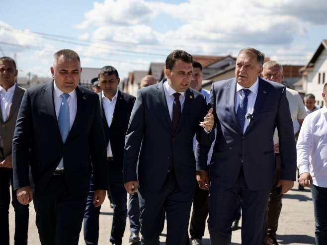 Минић и Додик посјетили градилиште улице према српском војничком гробљу