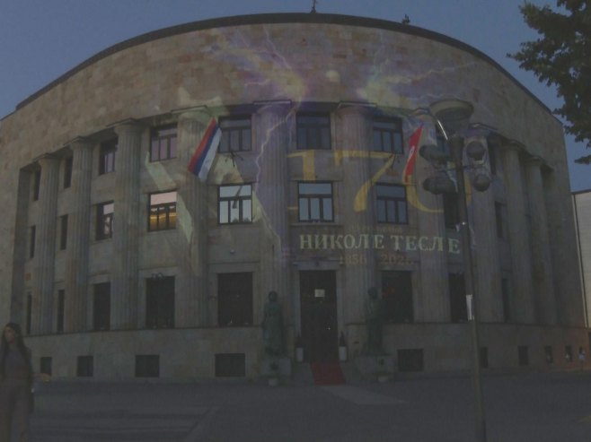 Палата Републике Српске вечерас освијетљена ликом Николе Тесле